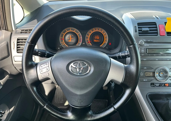 Toyota Auris cena 29900 przebieg: 129240, rok produkcji 2010 z Warta małe 596